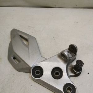 Suzuki – GSR 750 – 2016 – Platine repose pied