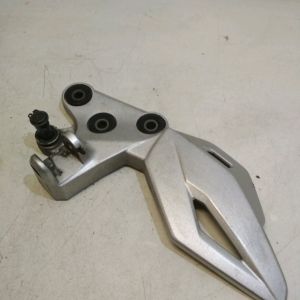 Suzuki – GSR 750 – 2016 – Platine repose pied